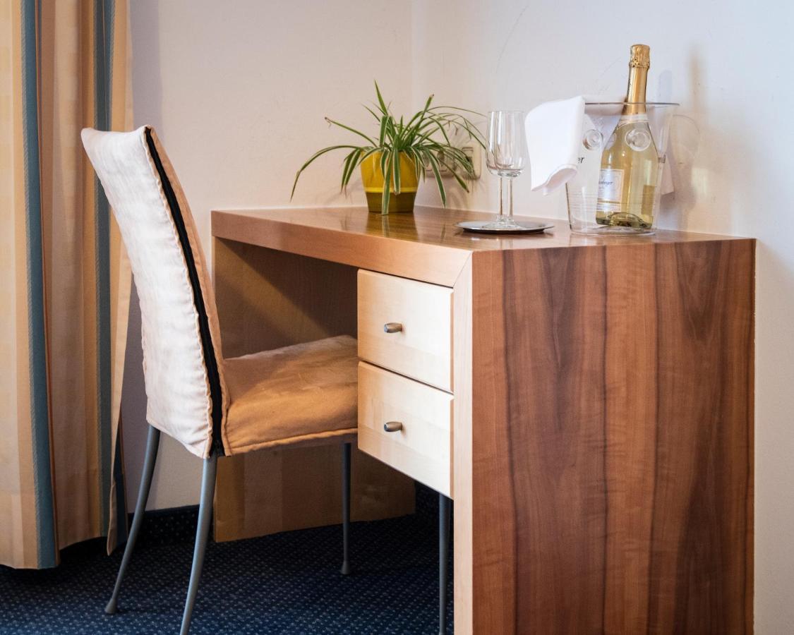 Parkhotel Zur Klause Bad Hall Luaran gambar